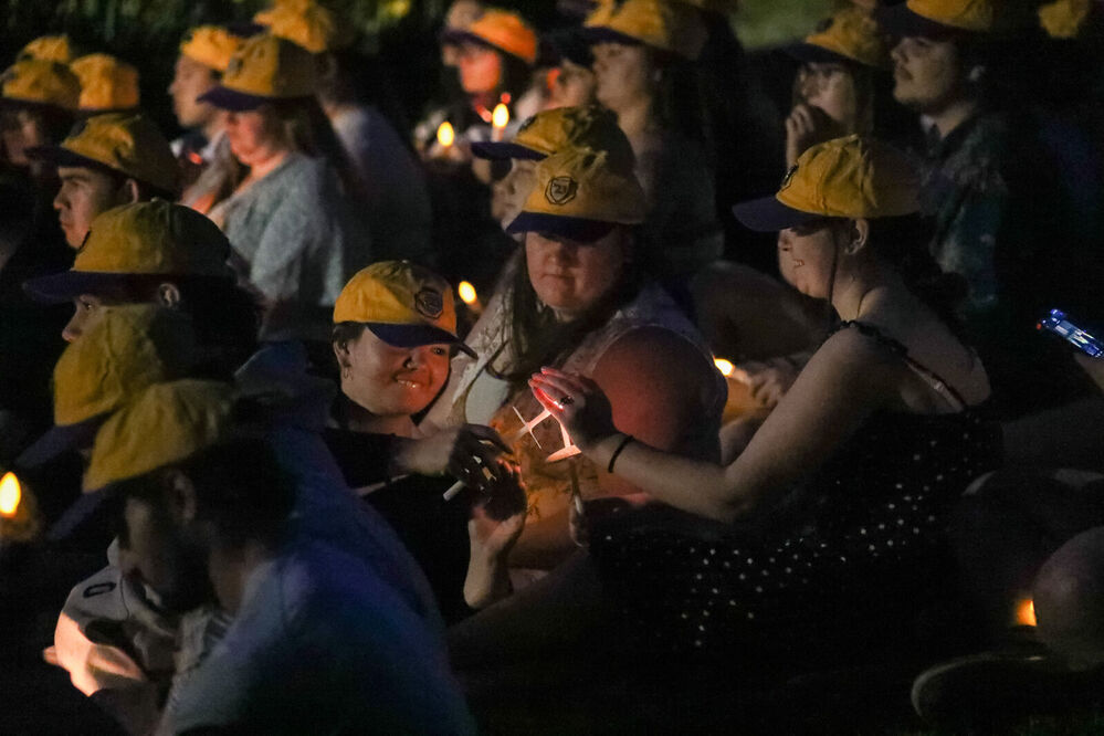 senior-candlelight-ceremony