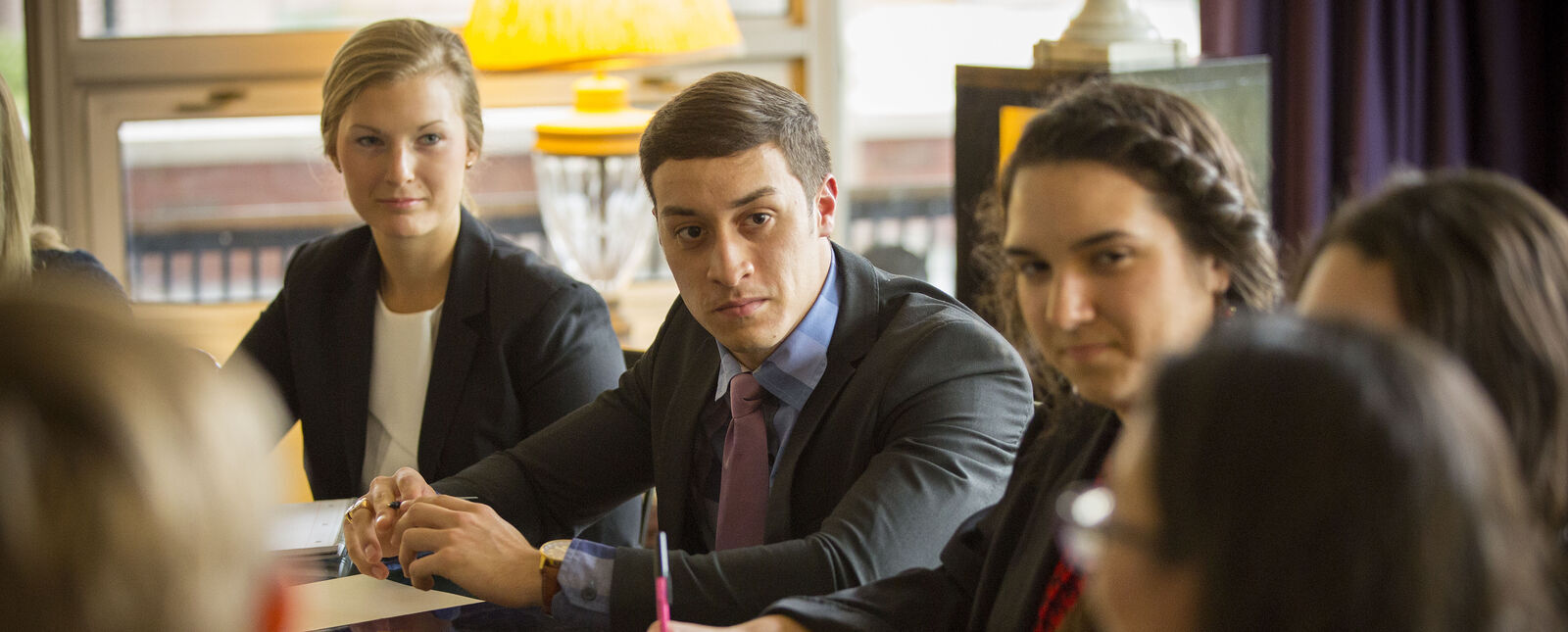 Business students hold a roundtable discussion