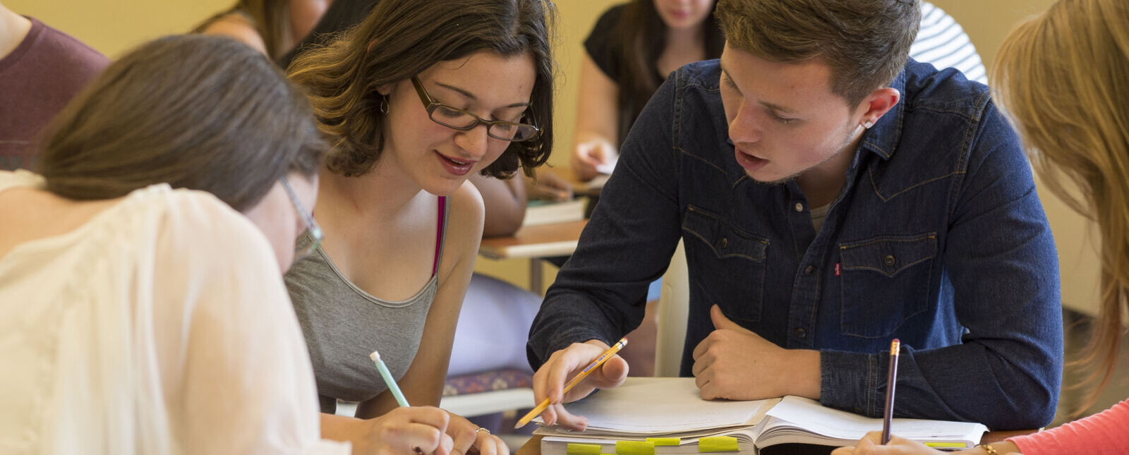 A female and male student collaborate on a problem in class