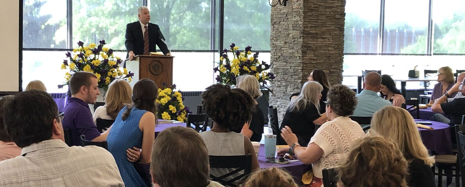President Lindsay presents to employees in the Dining Hall 