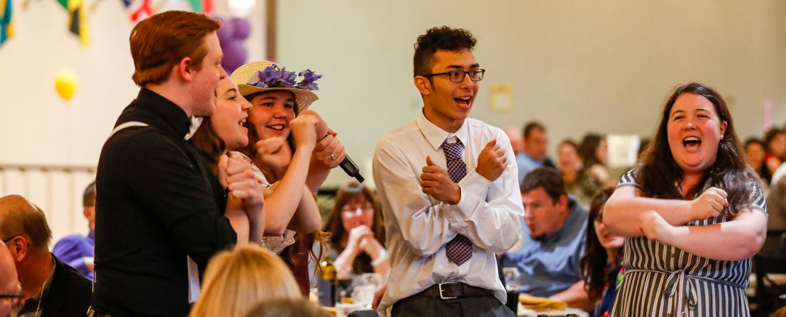 Elmira College alumni have fun singing during a Reunion event