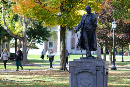 new-ecsyracuse-program-opens-door-to-graduate-engineering-degrees