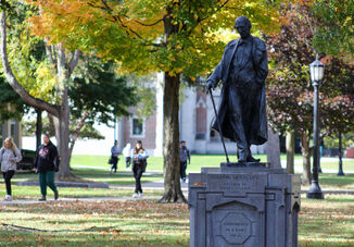 New EC–Syracuse Program Opens Door to Graduate Engineering Degrees