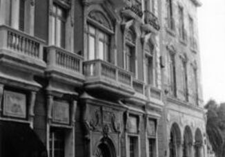 Featured Artist Influenced By Family Experiences