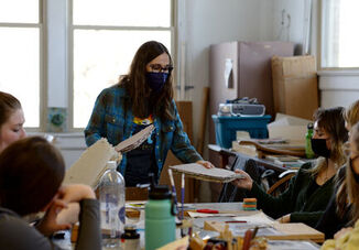 Alumna Riana Bovill '07 Connects With Current Students Through Papermaking Workshop