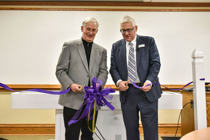 Tom Tranter '76 and President Dr. Chuck Lindsay cut the ribbon.