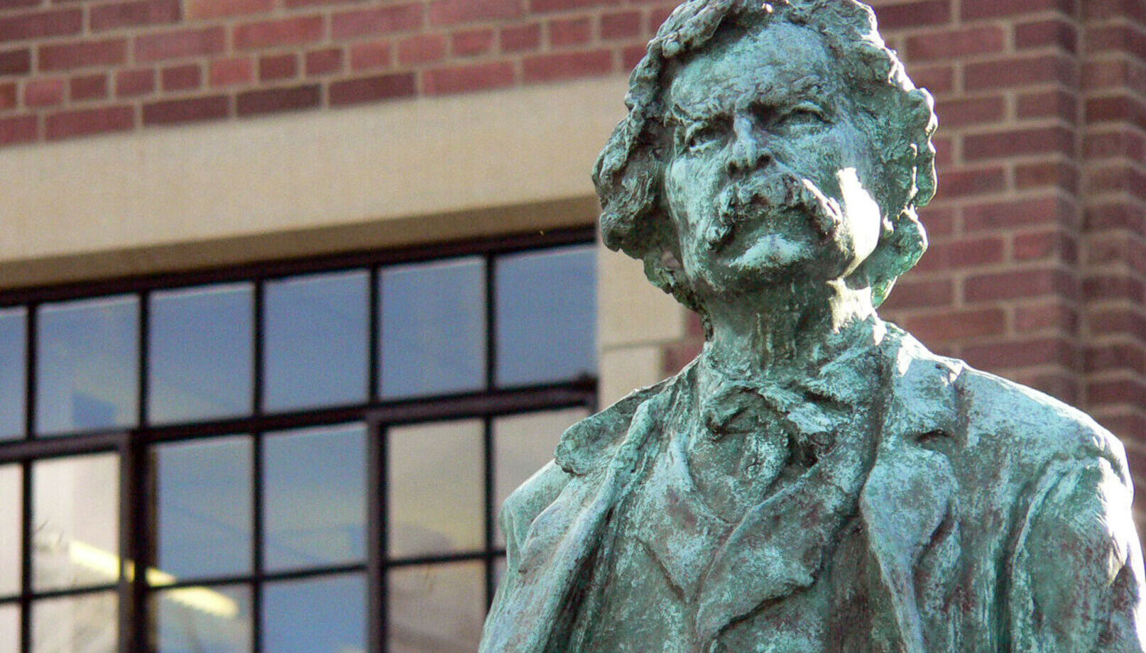 Mark Twain statue