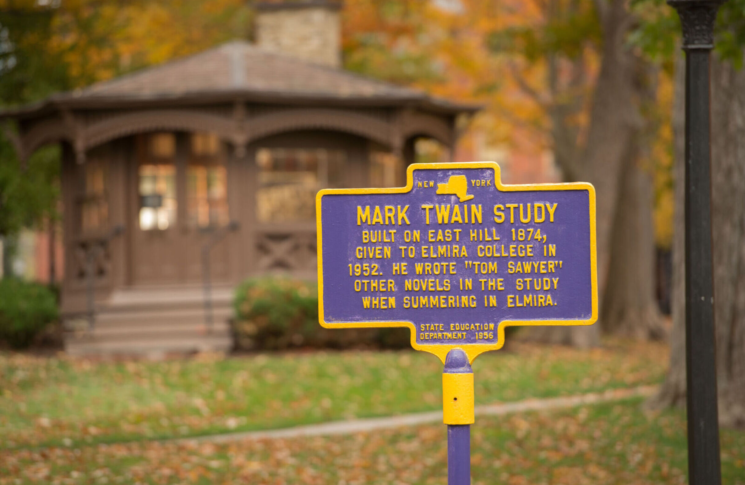 A historical marker in front of the Mark Twain Study on the Elmira College campus